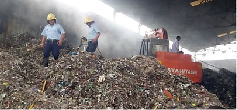 कचरा विलगीकरण केंद्राला आग; नागरिकांच्या सतर्कतेमुळे मोठी दुर्घटना टळली