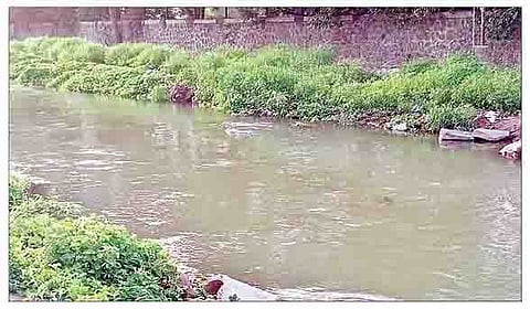 निरा डाव्या कालव्यातून फाटा क्र. 22 ला सोडण्यात आलेले आवर्तन.