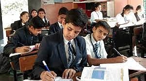 प्राथमिक शाळांमध्ये किलबिलाट सुरू; नगर तालुक्यात नवागत विद्यार्थ्यांचे पुष्पगुच्छ देऊन स्वागत