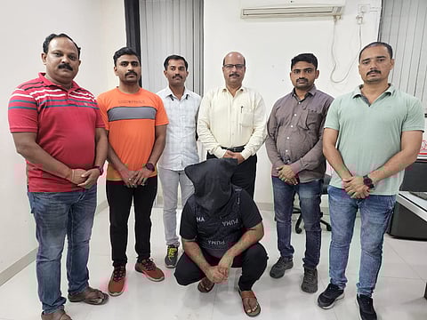 स्थानिक गुन्हे शाखेच्या पथकाने ताब्यात घेतलेला खुन प्रकरणातील संशयित मुख्य आरोपी