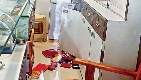 सांगली : सराफी दुकान फोडून 17 लाखांचा मुद्देमाल चोरीस