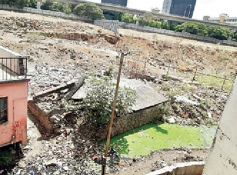 ड्रेनेज फुटल्याने नाल्यात मैलापाणी;  पालिका अधिकार्‍यांचे तक्रारींकडे दुर्लक्ष