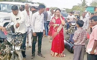 पाथर्डी : आमदार राजळेंमुळे अपघातग्रस्तांना जीवदान