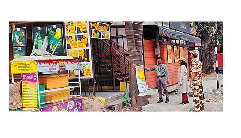 महापालिकेच्या अतिक्रमण निर्मूलन विभागाने नवी सांगवी येथील अतिक्रमणे हटविली.