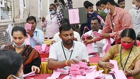 कर्नाटक : विधान परिषदेच्या तीन जागेसाठी मतमोजणीला; रात्री ८ पर्यंत चित्र स्पष्ट होणार