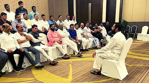 शिंदेसेनेच्या 15 बंडखोर आमदारांना केंद्राकडून सुरक्षा!