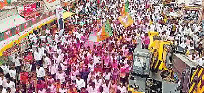 आमदार शिंदे यांचे जल्लोषात स्वागत, कर्जत शहरामध्ये मोठी मिरवणूक