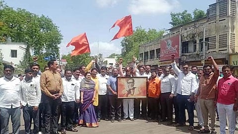 धुळ्याच्या शिवसैनिकांचा उद्धव ठाकरे यांच्या पाठीशी राहण्याचा निर्धार