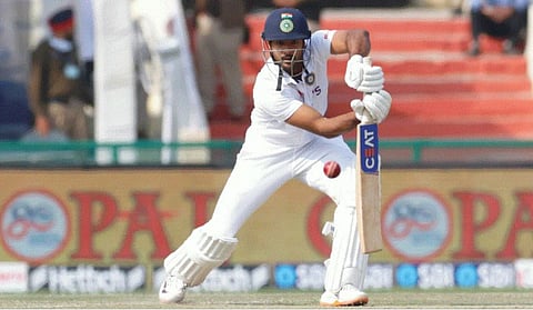 Mayank Agarwal : रोहित शर्मा इंग्‍लंडमधील कसोटी सामन्‍याला मुकणार? ‘या’ खेळाडूला मिळणार संधी