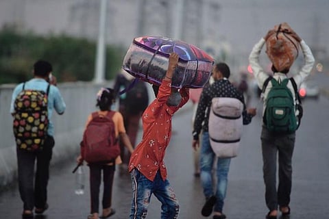 गड्या आपुला गावच बरा ! नोकरीवर परतण्यात कामगार वर्ग नाखुश