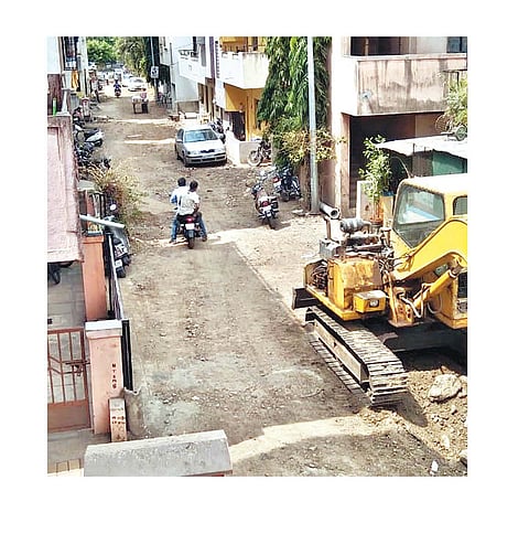 जुन्या सांगवीमध्ये रस्त्याचे काम संथगतीने पावसाळा तोंडावर असताना कामे पूर्ण होणार का?