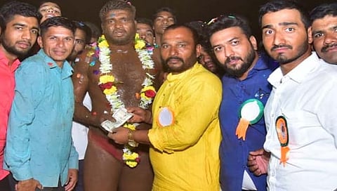 नाशिक : महाराष्ट्र केसरी उपविजेता प्रकाश बनकरने जिंकली २ लाखांची इनामी कुस्ती