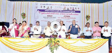 लोणी: बचत गटांना प्रवरा बँकेतून कर्जाची व्यवस्था करू : माजी मंत्री आ. विखे पाटील