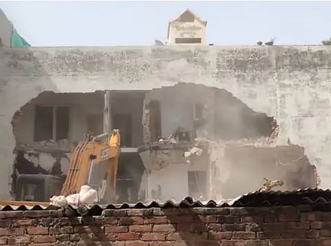 प्रयागराज हिंसाचार : ‘मास्‍टर माइंड’च्‍या घरावर प्रशासनाने चालवला ‘बुलडोझर’