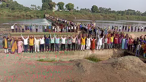 सांगली : कृष्णा नदीवरील बंधारा हटविण्यास स्थानिकांचा विरोध