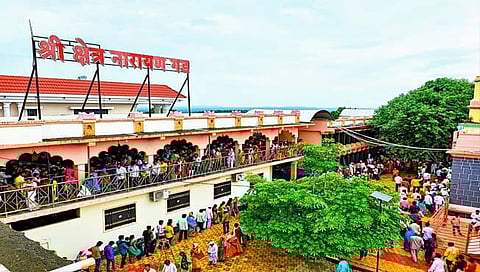 बीड : धाकट्या पंढरीत आषाढी एकादशीनिमित्त भाविकांची मांदियाळी