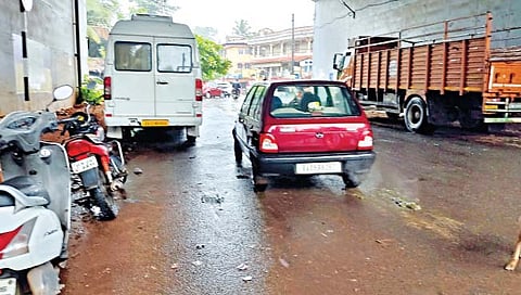 गोवा : फोंड्यात पुलाखाली वाहनतळ; दारूच्या पार्ट्या