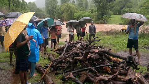 Nashik : इथं मरणानंतरही मरणयातना संपेना! केळीपाड्यात ‘असे’ होतात अंत्यसंस्कार