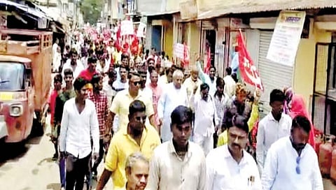 ताडी दुकान बंदीसाठी ‘माकप’तर्फे मोर्चा