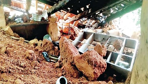 बेळगाव : पावसाची विश्रांती, पडझड मात्र सुरूच