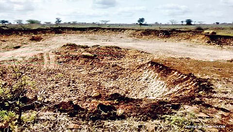 सोलापूर : कोंडी परिसरामध्ये अवैध मुरूम उपसा जोमात