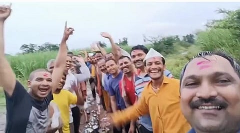 व्हिडिओ: ” काय नदी, काय घागरी, काय पाणी, सगळं कसं…” हुपरीतील युवकांचा व्हिडिओ व्हायरल