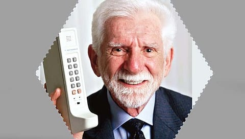 जनकच म्हणतात, आता मोबाईलचा वापर कमी करा