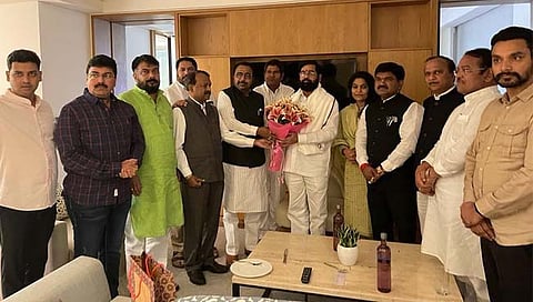 दिल्लीत राजकीय हालचालींना वेग : बंडखोर खासदारांनी घेतली एकनाथ शिंदेंची भेट