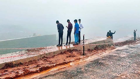 कासच्या सांडव्यावर जीवघेणा सेल्फी