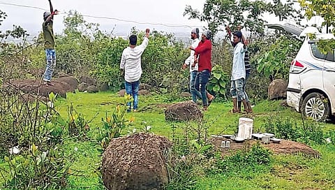 कोल्हापूर : सादळे-मादळे घाटात मद्यधुंद तरुणांचा धिंगाणा