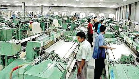 इंधन अधिभाराचा यंत्रमागधारकांना फास !