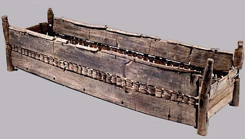 इंग्लंडमध्ये मध्ययुगात होत्या ‘पलंग शवपेट्या’!