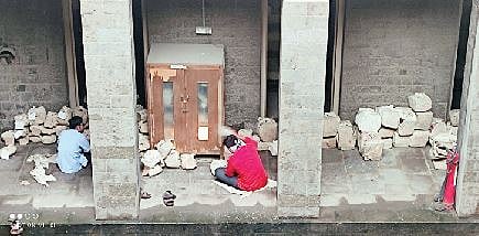 पुणे : ऐतिहासिक दस्तऐवजांच्या नशिबी वनवासच ! पेशव्यांचे दप्तर जराजर्जर