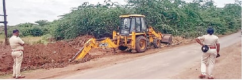 राहू येथे वन जमिनीवरील अतिक्रमण काढले