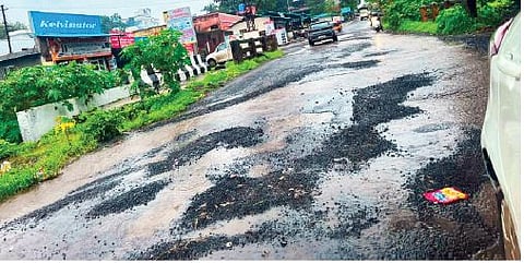 पिंपरी : पावसाळा संपला तरी खड्डे कायम; जनसंवाद सभेत संतप्त नागरिकांच्या तक्रारी