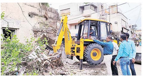 नगर : भाडेकरुंमुळे हटेनात धोकादायक इमारती!