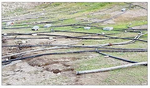 बोटा : आंबी दुमाला, कोटमारा धरणावरून शेतकर्‍यांच्या मोटारी, केबली, स्टार्टर चोरी गेले. छाया : सतीश फापाळे