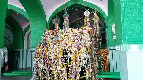 नगर : मोहरम मार्गावरील खड्डे बुजविण्याचे काम सुरू