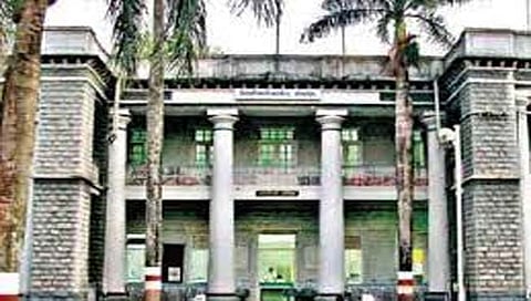 जिल्ह्यातील 425 कोटींची विकासकामे आता नव्या पालकमंत्र्यांच्या मंजुरीनंतरच