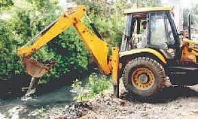 पुणे: अखेर नाल्यातील राडारोडा उचलणे सुरू