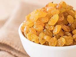 दुधात मनुके खाल्ल्याने होतात हे 5 आरोग्यदायी फायदे!