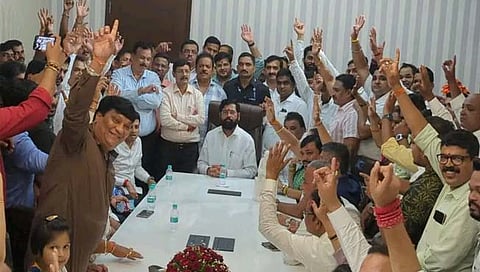 कल्याण-डोंबिवलीत शिवसेनेला तडा, पदाधिकाऱ्यांसह ५५ नगरसेवक शिंदे गटात सामील