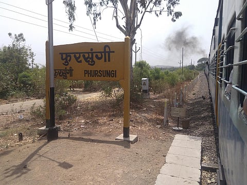 पुणे: ‘काय तो टॅक्स’च्या फ्लेक्सने मांडल्या फुरसुंगीच्या समस्या