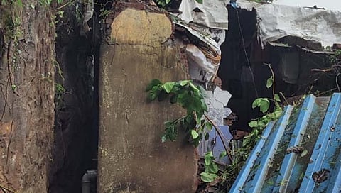 मुंबई : चुनाभट्टी पोलीस ठाणे हद्दीत दरड कोसळली, ४ घरांचे नुकसान 
