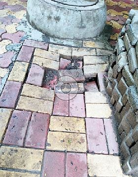 भोसरी : पेव्हिंग ब्लॉकची दुरवस्था