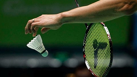 पुणे : गरीब ‘लेकी’साठी 60 वर्षांचा बाप बॅडमिंटन कोर्टवर…