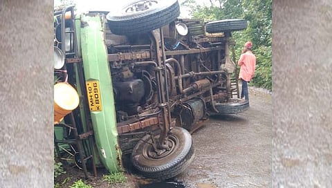 सांगली : मणेराजुरीजवळ वारकऱ्यांचा टेम्पो उलटला; ८ वारकरी जखमी