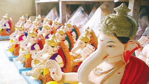 पीओपी मूर्तिकारांवर आर्थिक संकट; कर्जाचा बोजा वाढणार