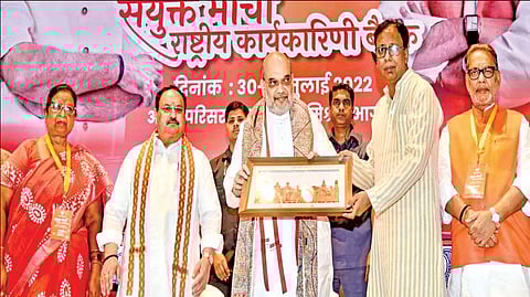 ‘प्रोफाईल पिक’ म्हणून तिरंगा ध्वज लावा