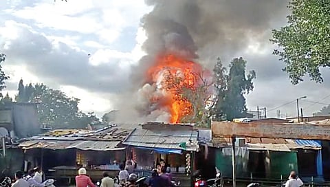 नाशिक : संत कबीरनगरमध्ये भीषण आग